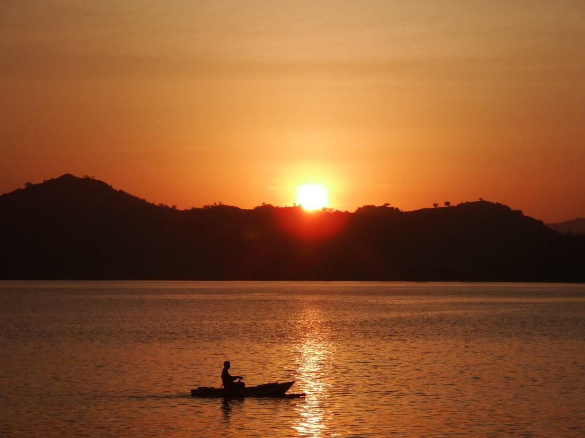 Villa Pemandangan Sekotong Barat エクステリア 写真